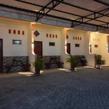 Angler Family Guest House Blitar Экстерьер фото