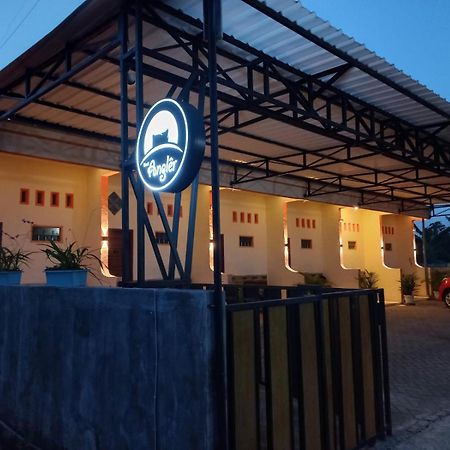 Angler Family Guest House Blitar Экстерьер фото